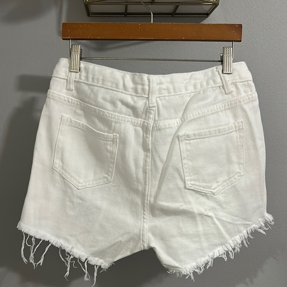 SHEIN White High-Rise Distressed Denim Shorts with Frayed Hem – Size M - Picture 2 of 2